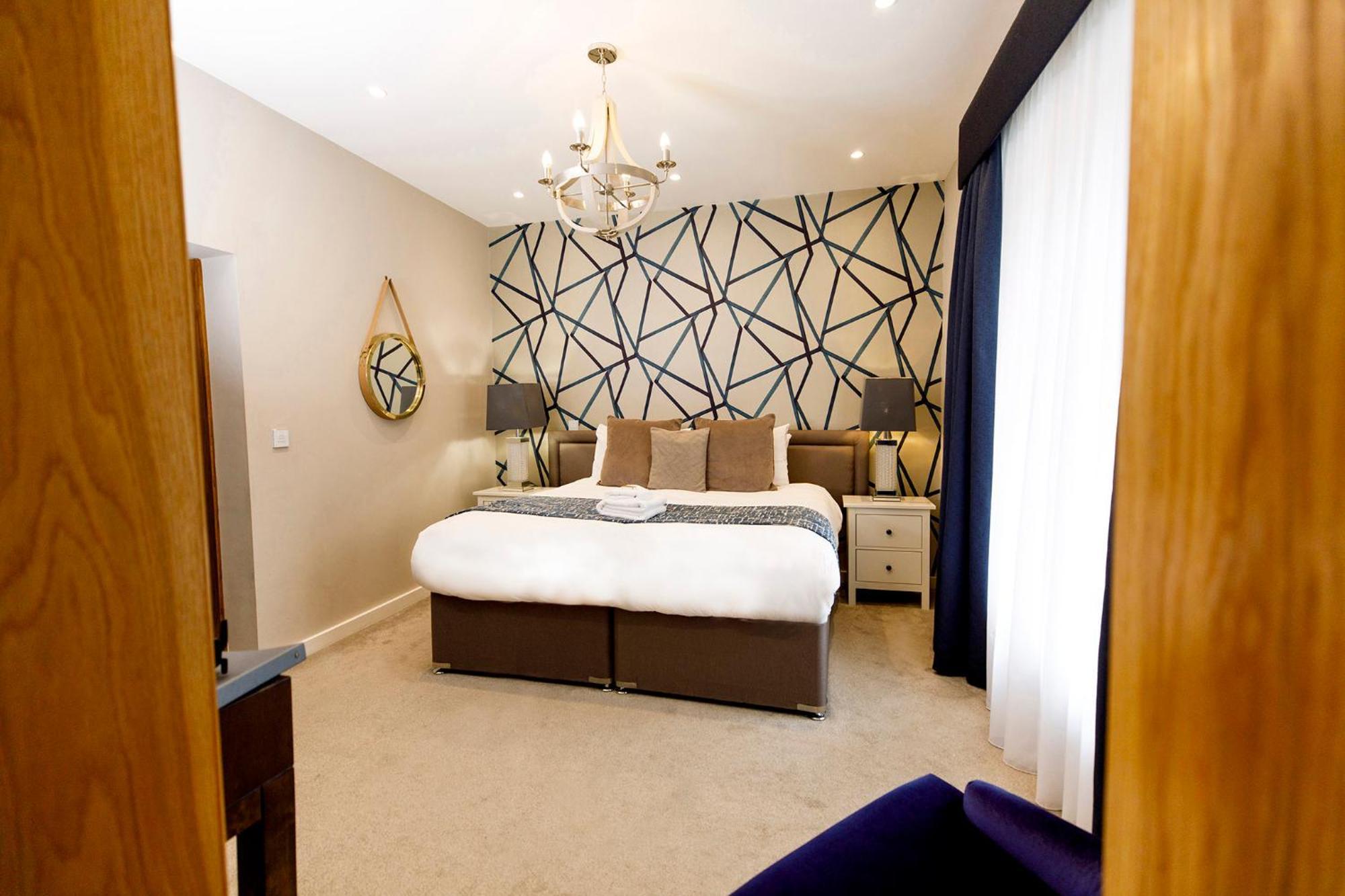 Lanelay Hall Hotel & Spa Hensol Zimmer foto A bedroom at the hotel