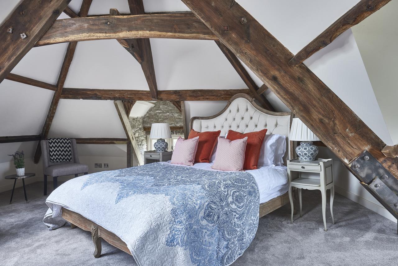Lanelay Hall Hotel & Spa Hensol Exterior foto The bedroom at The Old Mill